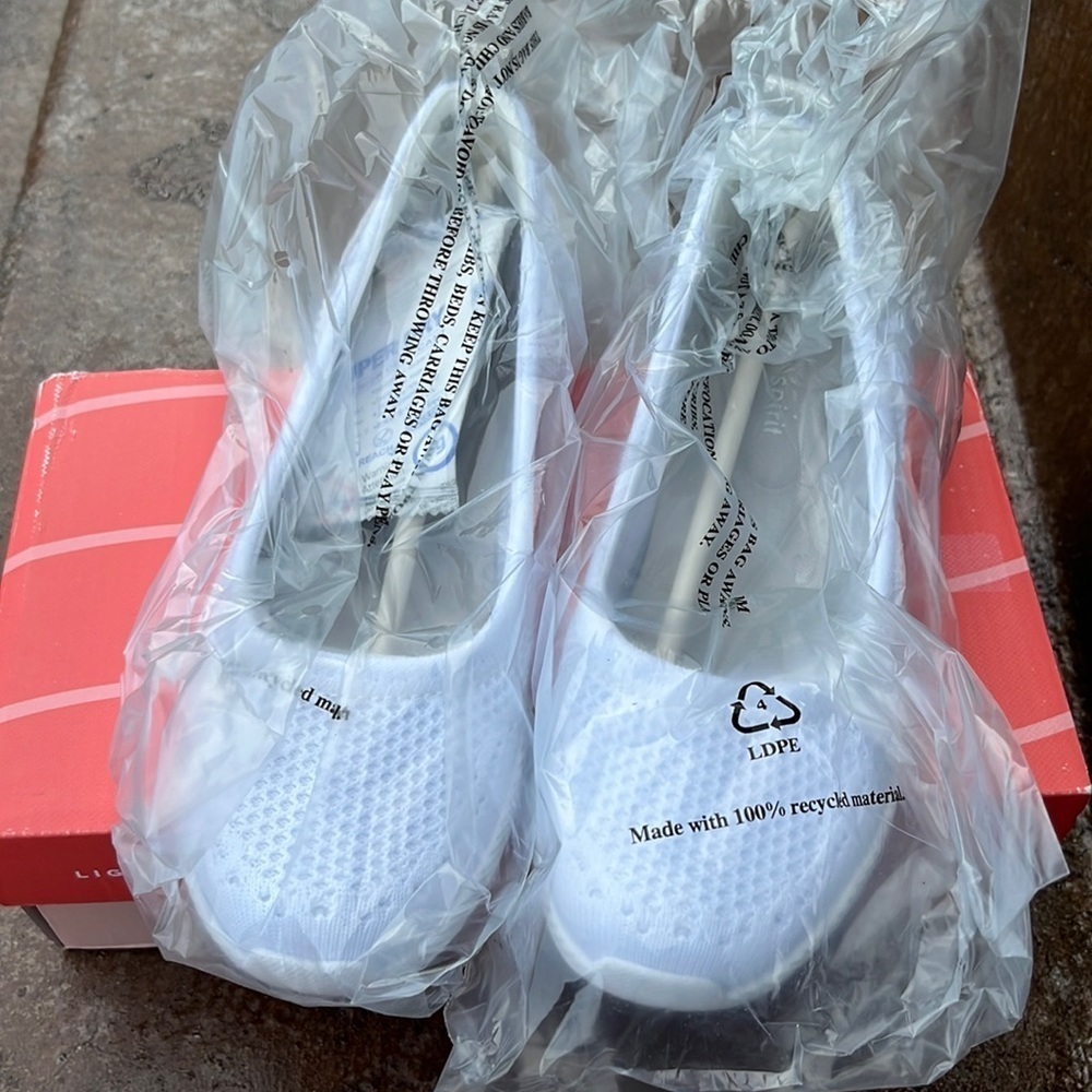 Easy Spirit Glitz Walking Shoes - Picture 7 of 8